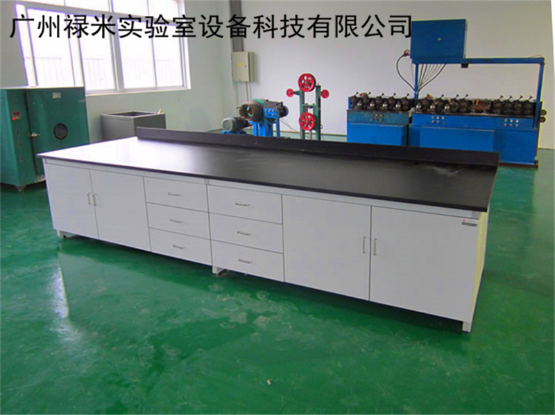學(xué)校實(shí)驗(yàn)室和實(shí)驗(yàn)教師安全尤為重要！?。?/>  
							</a>
                         </div>
                         <div   id=